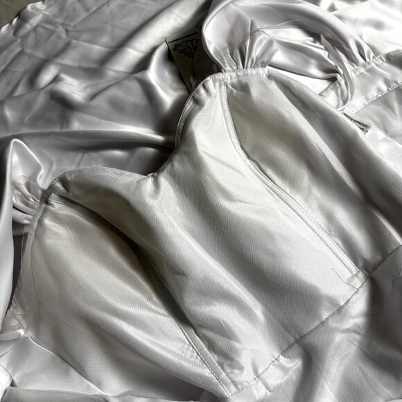 Beautiful Wedding Dress‎ Pearly White Satin Gown Buttoned Back NWT mermaid train - Picture 8 of 8